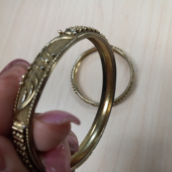 Two Vintage Gold Tone Mesh & Wired Classic-Look Bangles Wavy Patterned Sphere - Picture 8 of 12